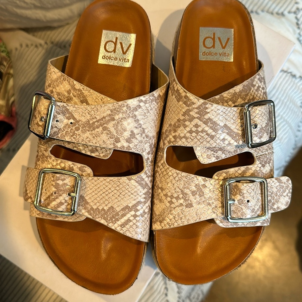 Dolce vita slides. Worn once
